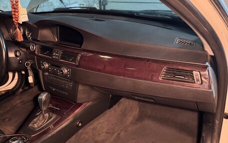 BMW 3 серия, 2011 год, 950 000 рублей, 15 фотография