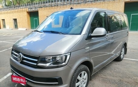 Volkswagen Caravelle T6 рестайлинг, 2018 год, 3 600 000 рублей, 3 фотография