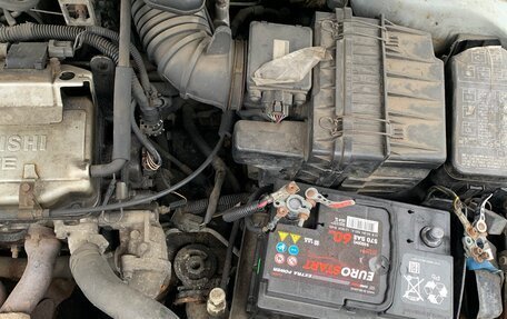 Mitsubishi Mirage VI рестайлинг, 2000 год, 100 000 рублей, 9 фотография
