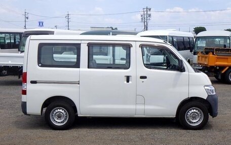 Toyota Town Ace IV, 2019 год, 1 150 000 рублей, 2 фотография