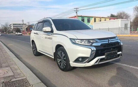 Mitsubishi Outlander III рестайлинг 3, 2022 год, 1 700 000 рублей, 1 фотография
