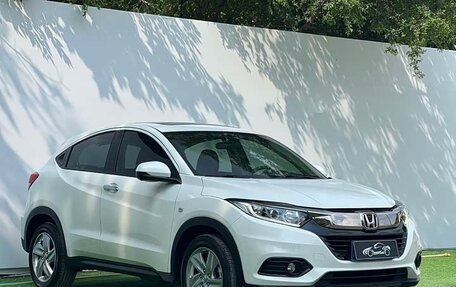 Honda Vezel, 2022 год, 1 350 000 рублей, 2 фотография