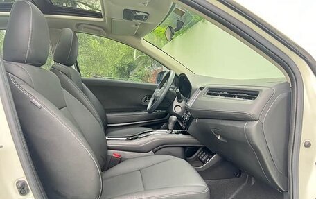 Honda Vezel, 2022 год, 1 350 000 рублей, 9 фотография
