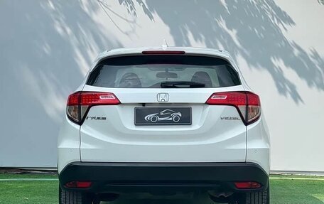 Honda Vezel, 2022 год, 1 350 000 рублей, 5 фотография