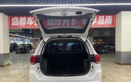Mitsubishi Outlander III рестайлинг 3, 2022 год, 1 720 000 рублей, 7 фотография