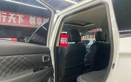 Mitsubishi Outlander III рестайлинг 3, 2022 год, 1 720 000 рублей, 15 фотография