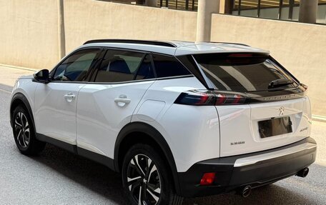 Peugeot 2008 II, 2023 год, 1 200 000 рублей, 4 фотография