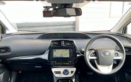Toyota Prius IV XW50, 2022 год, 1 410 000 рублей, 3 фотография