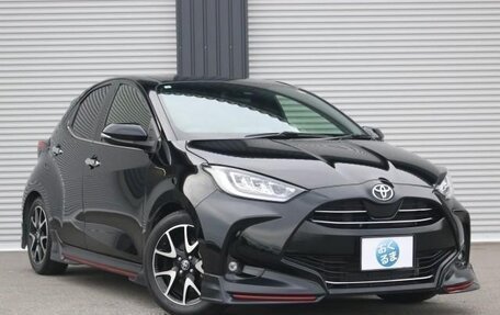 Toyota Yaris, 2022 год, 1 210 001 рублей, 1 фотография