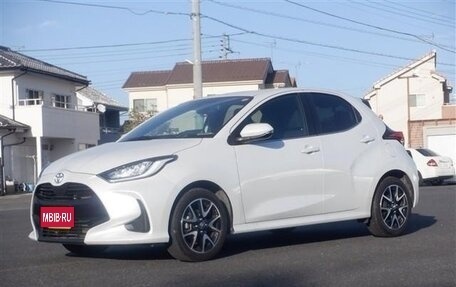 Toyota Yaris, 2023 год, 1 150 001 рублей, 1 фотография