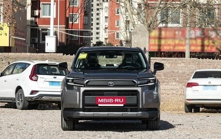 Toyota RAV4, 2025 год, 4 300 000 рублей, 2 фотография