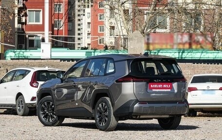 Toyota RAV4, 2025 год, 4 300 000 рублей, 4 фотография