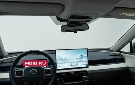 Toyota RAV4, 2025 год, 4 300 000 рублей, 16 фотография