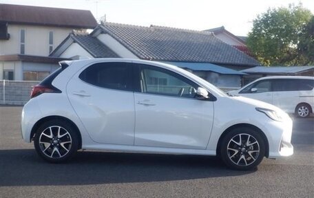 Toyota Yaris, 2023 год, 1 150 001 рублей, 4 фотография