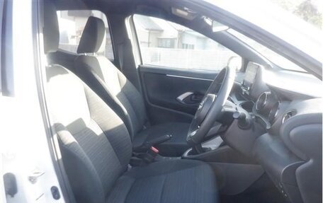 Toyota Yaris, 2023 год, 1 150 001 рублей, 7 фотография