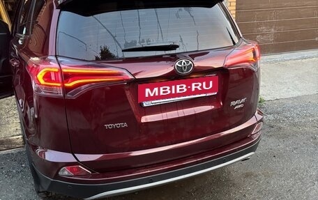 Toyota RAV4, 2018 год, 2 700 000 рублей, 4 фотография