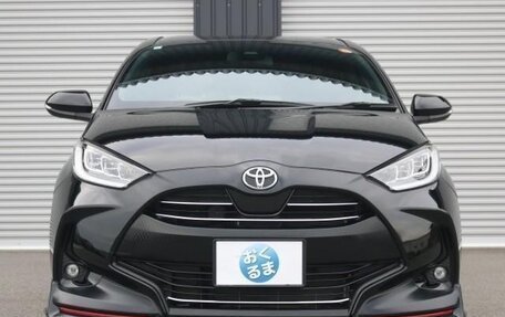 Toyota Yaris, 2022 год, 1 210 001 рублей, 2 фотография