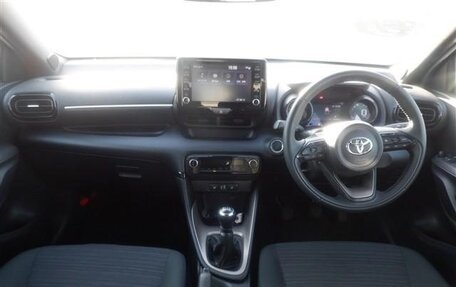 Toyota Yaris, 2023 год, 1 150 001 рублей, 8 фотография