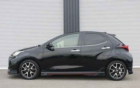 Toyota Yaris, 2022 год, 1 210 001 рублей, 4 фотография