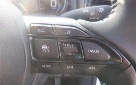 Toyota Yaris, 2023 год, 1 150 001 рублей, 10 фотография