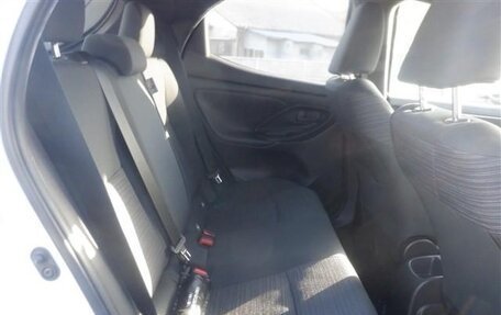 Toyota Yaris, 2023 год, 1 150 001 рублей, 14 фотография