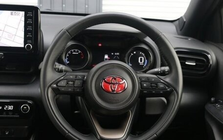 Toyota Yaris, 2022 год, 1 210 001 рублей, 18 фотография