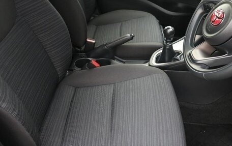 Toyota Yaris, 2022 год, 1 210 001 рублей, 15 фотография