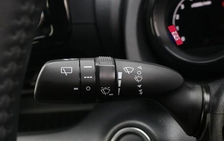 Toyota Yaris, 2022 год, 1 210 001 рублей, 20 фотография