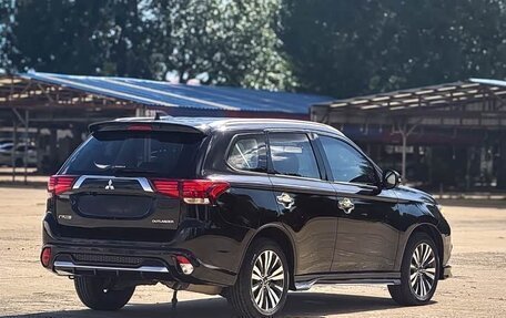 Mitsubishi Outlander III рестайлинг 3, 2022 год, 1 648 000 рублей, 5 фотография