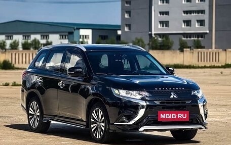 Mitsubishi Outlander III рестайлинг 3, 2022 год, 1 648 000 рублей, 3 фотография