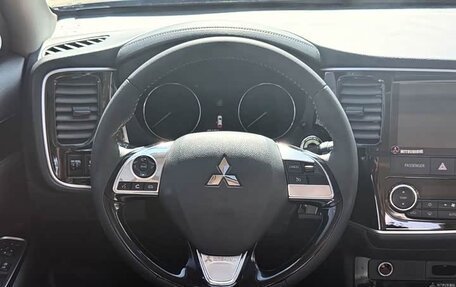 Mitsubishi Outlander III рестайлинг 3, 2022 год, 1 648 000 рублей, 11 фотография