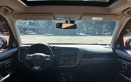Mitsubishi Outlander III рестайлинг 3, 2022 год, 1 648 000 рублей, 10 фотография