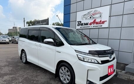Toyota Voxy III, 2018 год, 1 927 000 рублей, 1 фотография