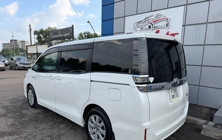 Toyota Voxy III, 2018 год, 1 927 000 рублей, 3 фотография