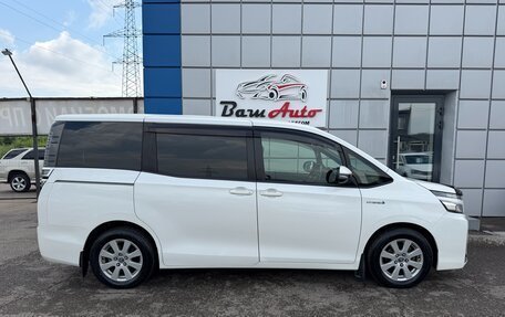 Toyota Voxy III, 2018 год, 1 927 000 рублей, 7 фотография
