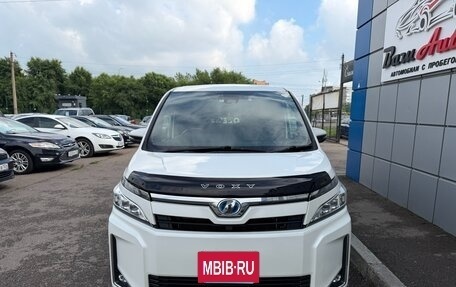 Toyota Voxy III, 2018 год, 1 927 000 рублей, 5 фотография