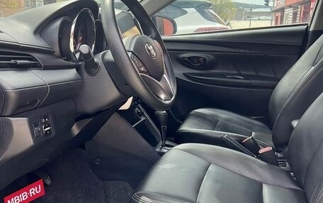 Toyota Yaris, 2022 год, 1 350 000 рублей, 4 фотография