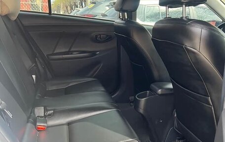 Toyota Yaris, 2022 год, 1 350 000 рублей, 14 фотография