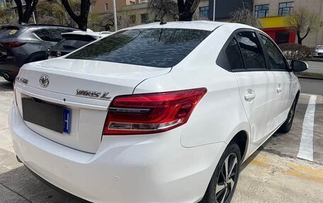 Toyota Yaris, 2022 год, 1 350 000 рублей, 7 фотография