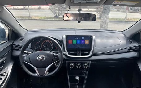 Toyota Yaris, 2022 год, 1 350 000 рублей, 12 фотография