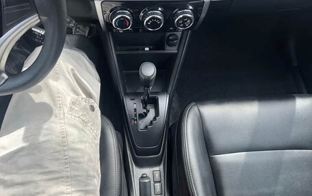 Toyota Yaris, 2022 год, 1 350 000 рублей, 10 фотография