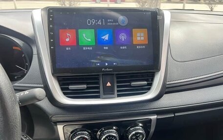 Toyota Yaris, 2022 год, 1 350 000 рублей, 13 фотография