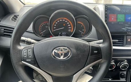 Toyota Yaris, 2022 год, 1 350 000 рублей, 16 фотография