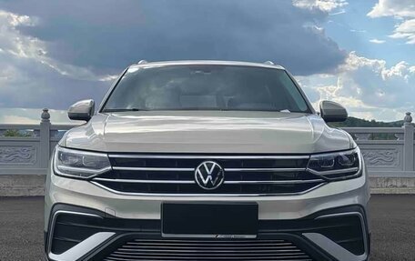 Volkswagen Tiguan II, 2022 год, 2 520 000 рублей, 4 фотография