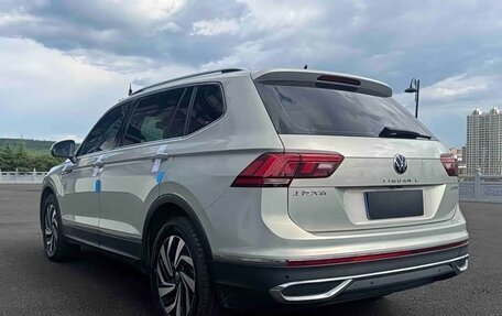 Volkswagen Tiguan II, 2022 год, 2 520 000 рублей, 3 фотография