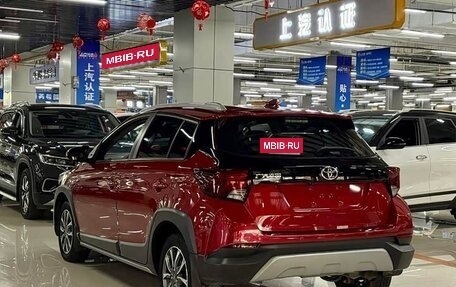 Toyota Yaris, 2022 год, 1 400 000 рублей, 3 фотография