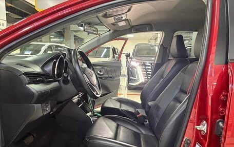 Toyota Yaris, 2022 год, 1 400 000 рублей, 8 фотография