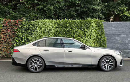 BMW 5 серия, 2025 год, 5 490 000 рублей, 4 фотография