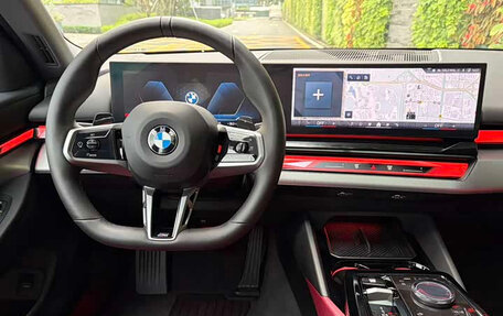 BMW 5 серия, 2025 год, 5 490 000 рублей, 10 фотография