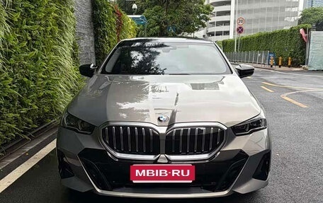 BMW 5 серия, 2025 год, 5 490 000 рублей, 2 фотография